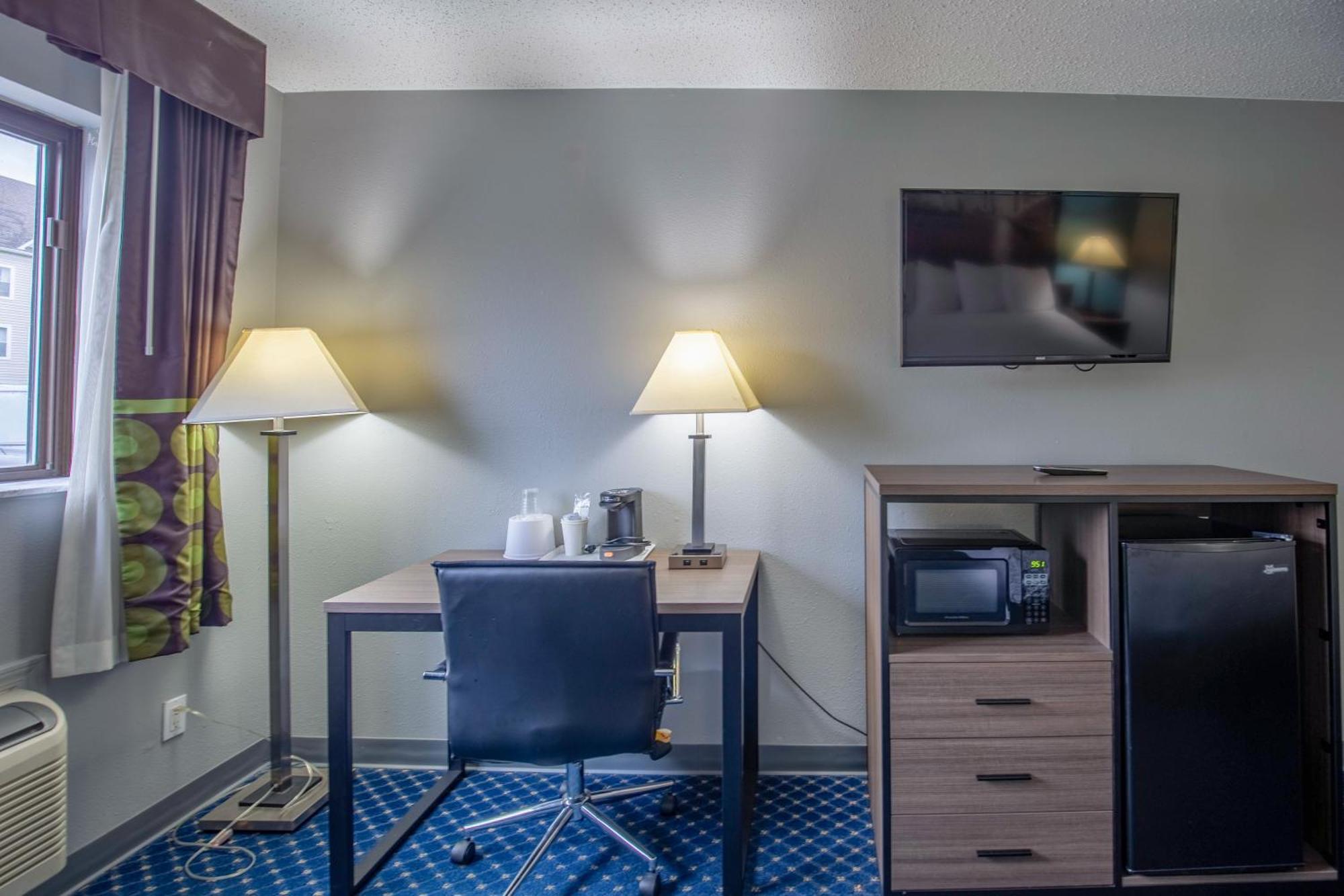 ซูเปอร์ 8 บาย วินด์แฮม ร็อคฟอร์ด Hotel ภายนอก รูปภาพ