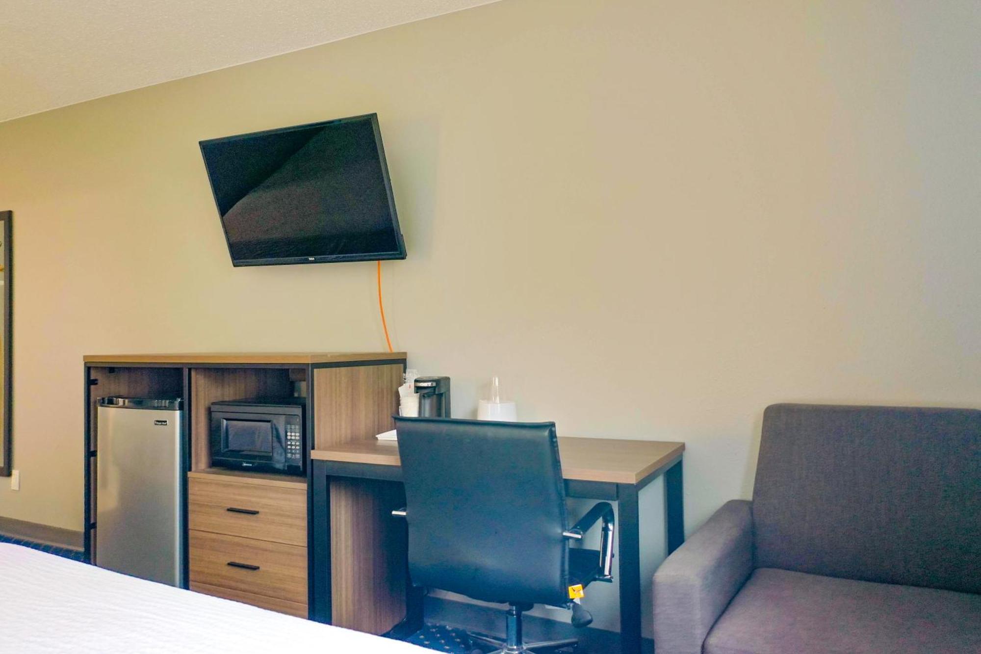 ซูเปอร์ 8 บาย วินด์แฮม ร็อคฟอร์ด Hotel ภายนอก รูปภาพ