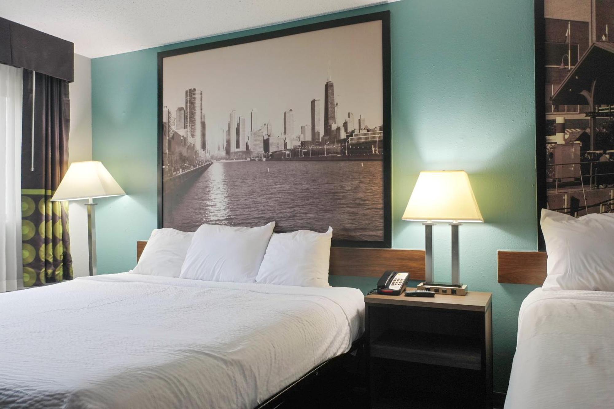 ซูเปอร์ 8 บาย วินด์แฮม ร็อคฟอร์ด Hotel ภายนอก รูปภาพ