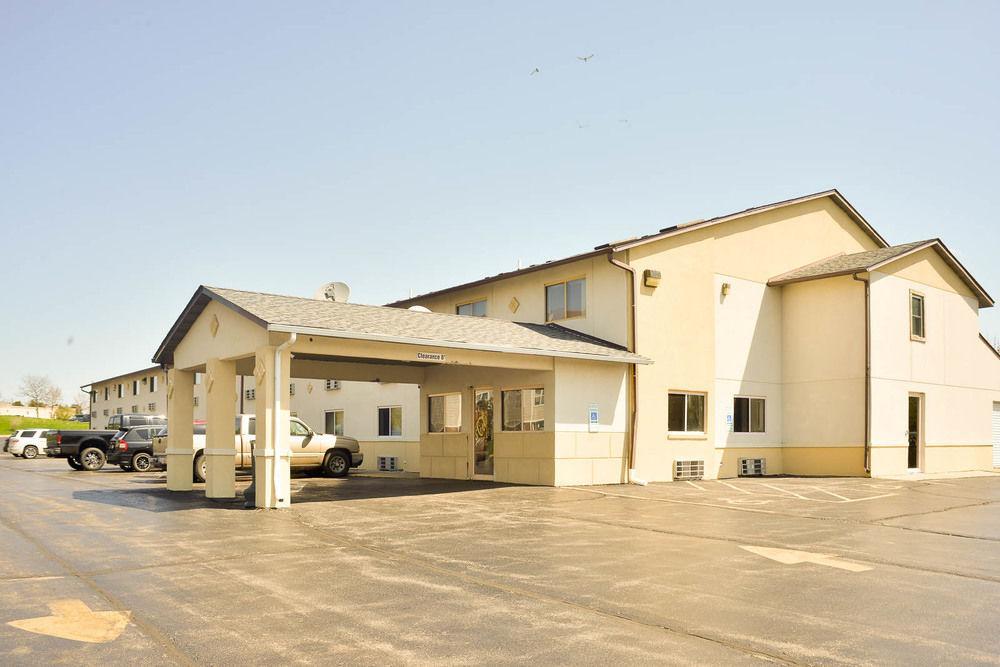 ซูเปอร์ 8 บาย วินด์แฮม ร็อคฟอร์ด Hotel ภายนอก รูปภาพ